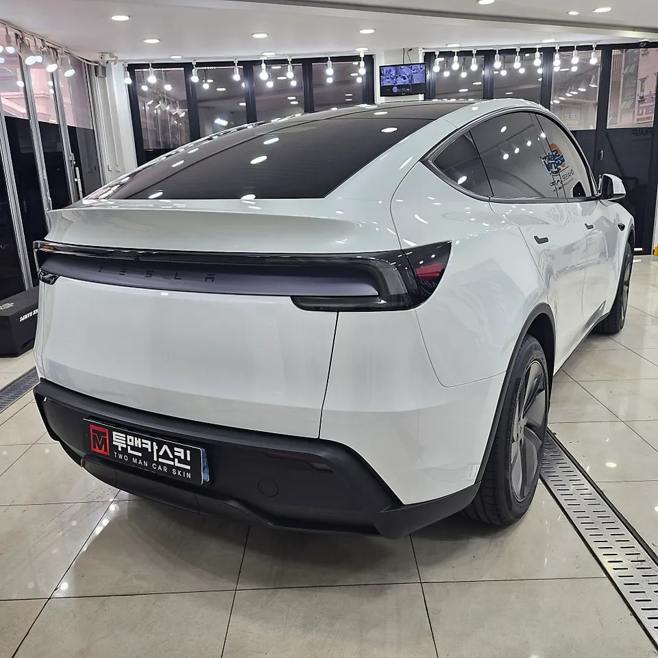 Tesla Model Yのカーラッピング事例|費用目安・仕上がり 施工写真 1-2