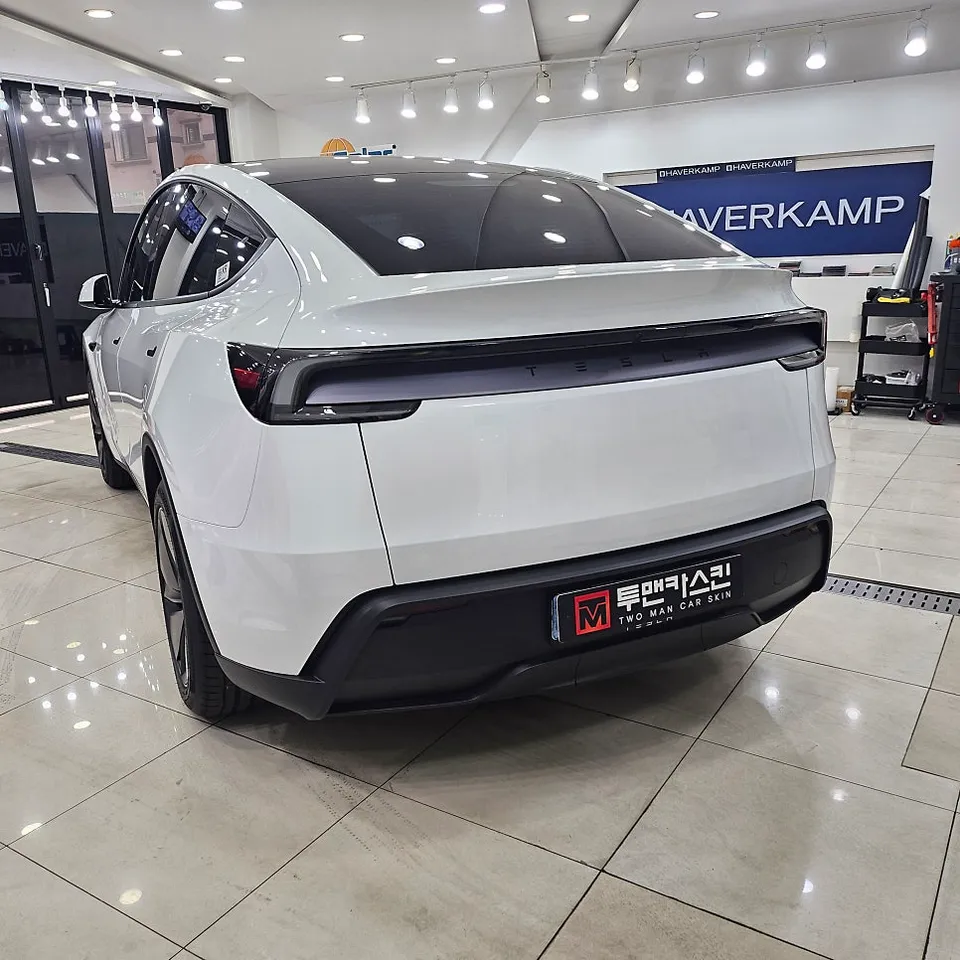 Tesla Model Yのカーラッピング事例|費用目安・仕上がり 施工写真 2-2