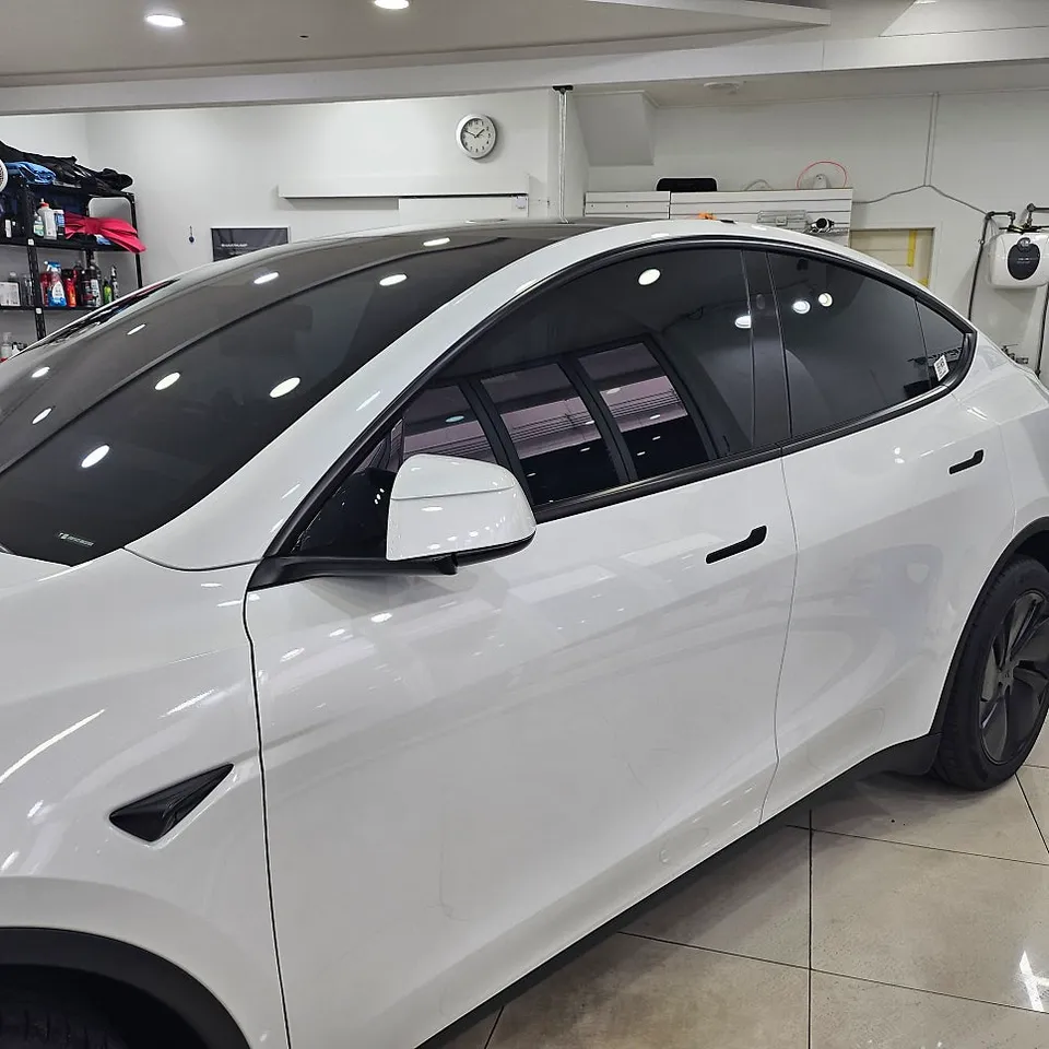 Tesla Model Yのカーラッピング事例|費用目安・仕上がり 施工写真 3-2