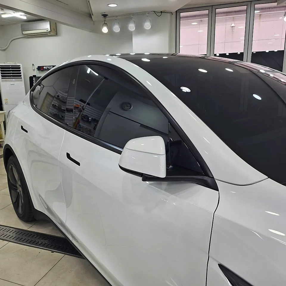 Tesla Model Yのカーラッピング事例|費用目安・仕上がり 施工写真 1-3