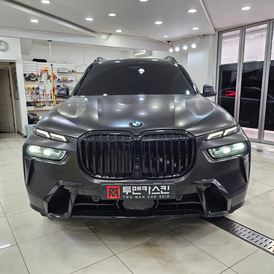 BMW X7のカーラッピング事例｜サテンブラックの再施工 施工写真 1-1