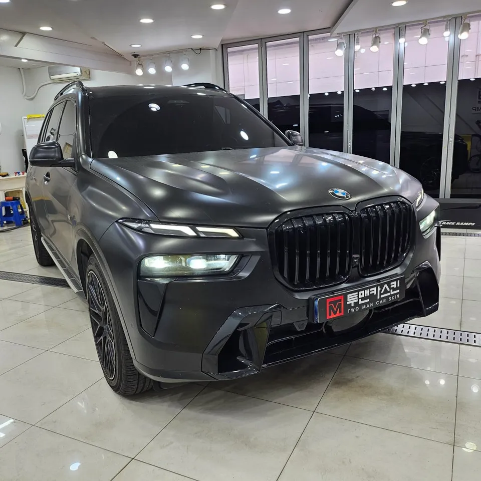 BMW X7のカーラッピング事例｜サテンブラックの再施工 施工写真 2-1