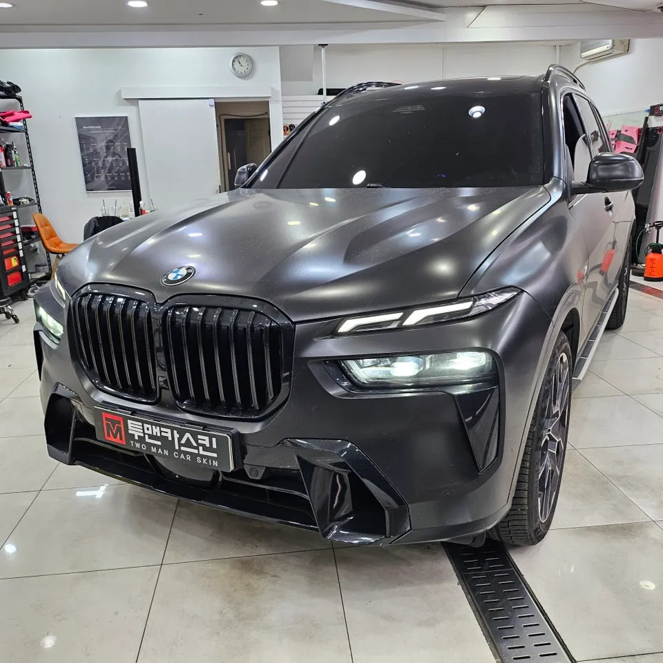 BMW X7のカーラッピング事例｜サテンブラックの再施工 施工写真 3-1