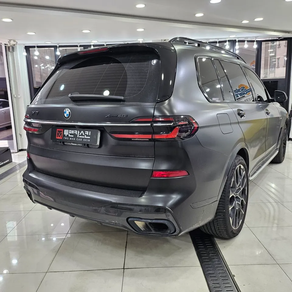 BMW X7のカーラッピング事例｜サテンブラックの再施工 施工写真 2-2