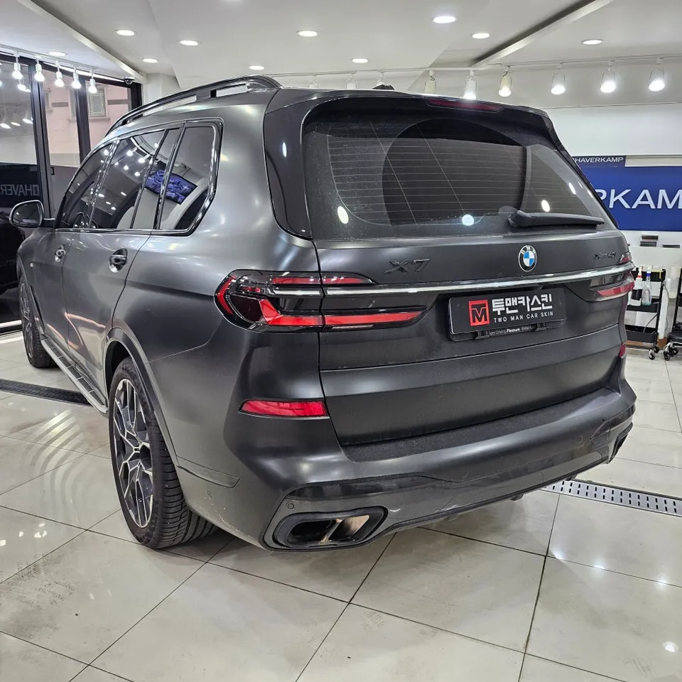 BMW X7のカーラッピング事例｜サテンブラックの再施工 施工写真 3-2