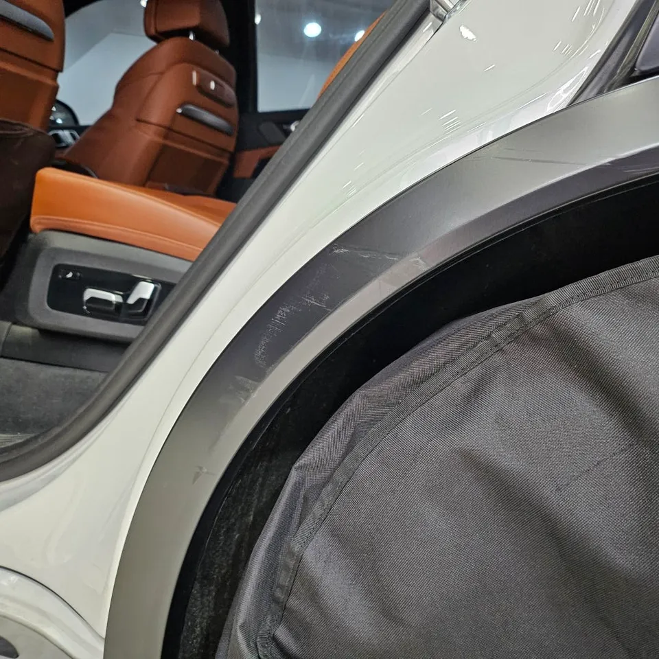 BMW X7のカーラッピング事例｜サテンブラックの再施工 施工写真 2-3