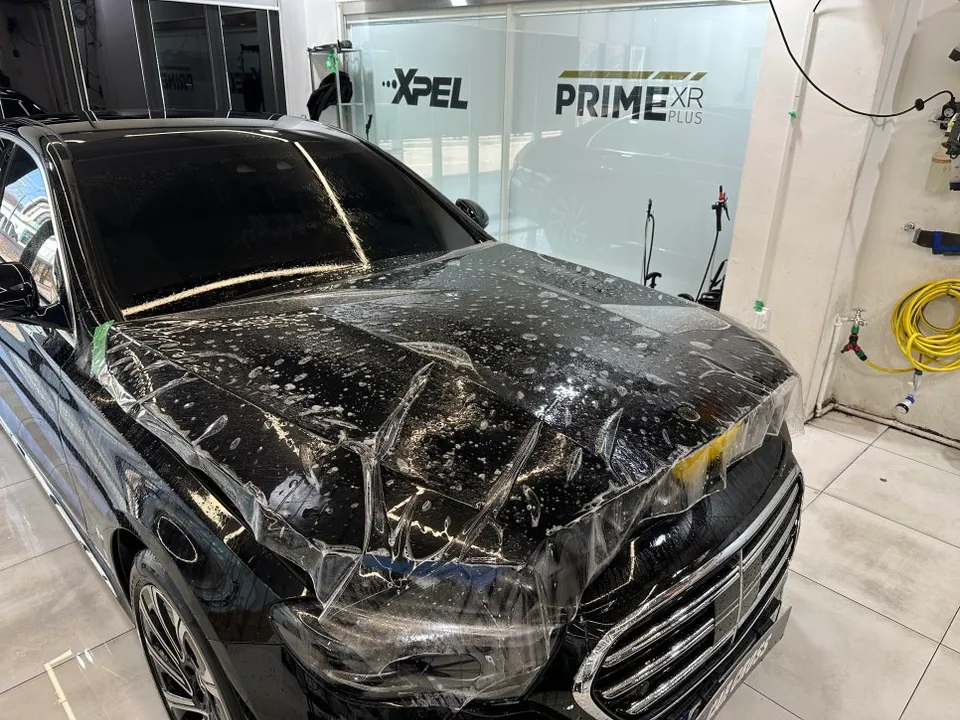Mercedes-Benz Eクラス W213 PPF施工事例|光沢と保護効果 施工写真 1-2