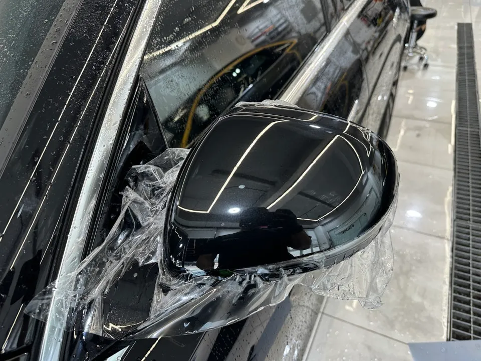 Mercedes-Benz Eクラス W213 PPF施工事例|光沢と保護効果 施工写真 3-3