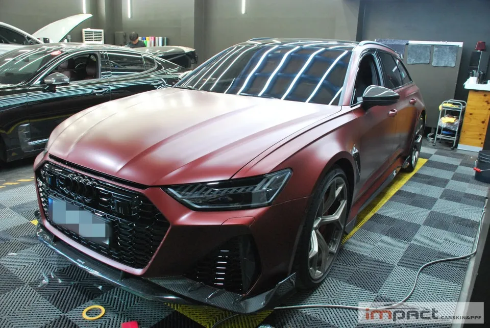 Audi RS6のPPF施工事例|高価なカーボンパーツ保護 施工写真 2-2