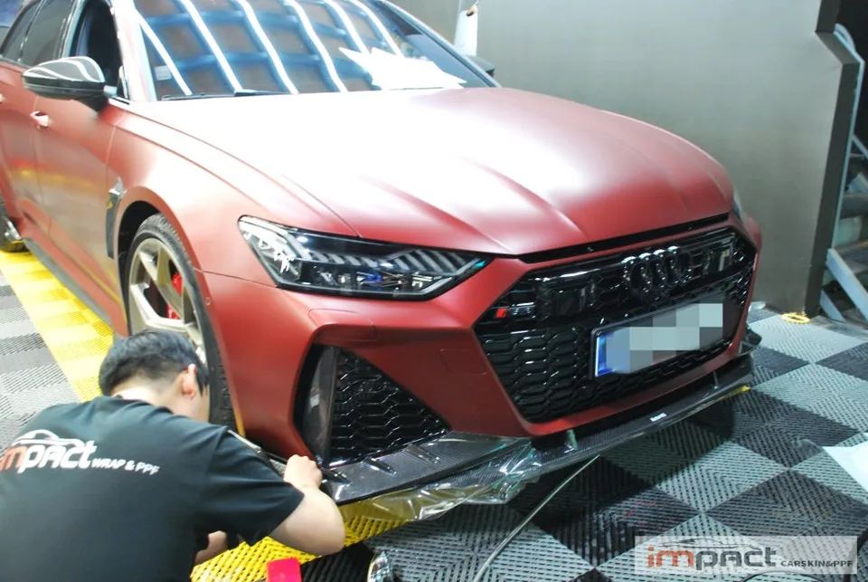 Audi RS6のPPF施工事例|高価なカーボンパーツ保護 施工写真 2-3