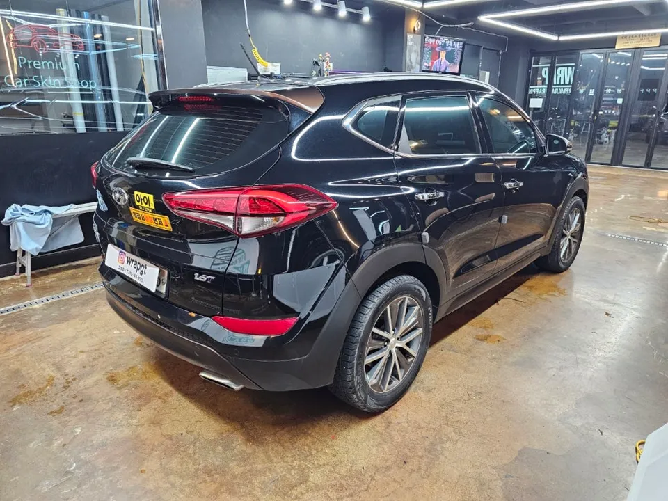 Kia Tucsonのカーフィルム施工事例|費用目安と仕上がり 施工写真 1-2