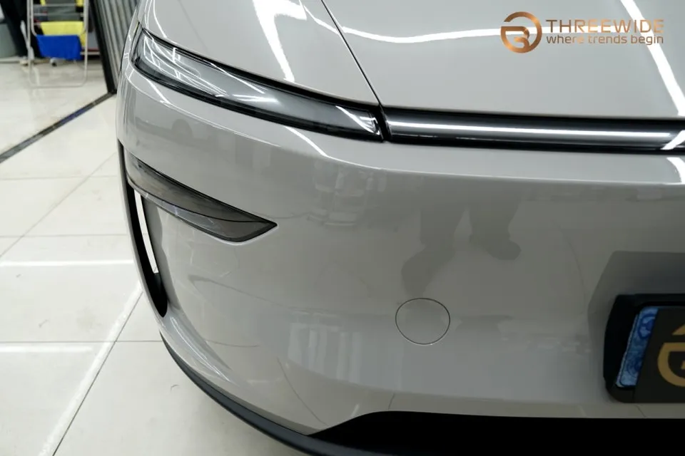 Tesla Model Yのカーラッピング事例|ポルシェ風カラー 施工写真 1-1