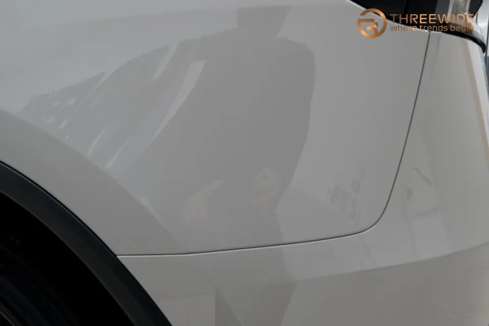 Tesla Model Yのカーラッピング事例|ポルシェ風カラー 施工写真 2-1