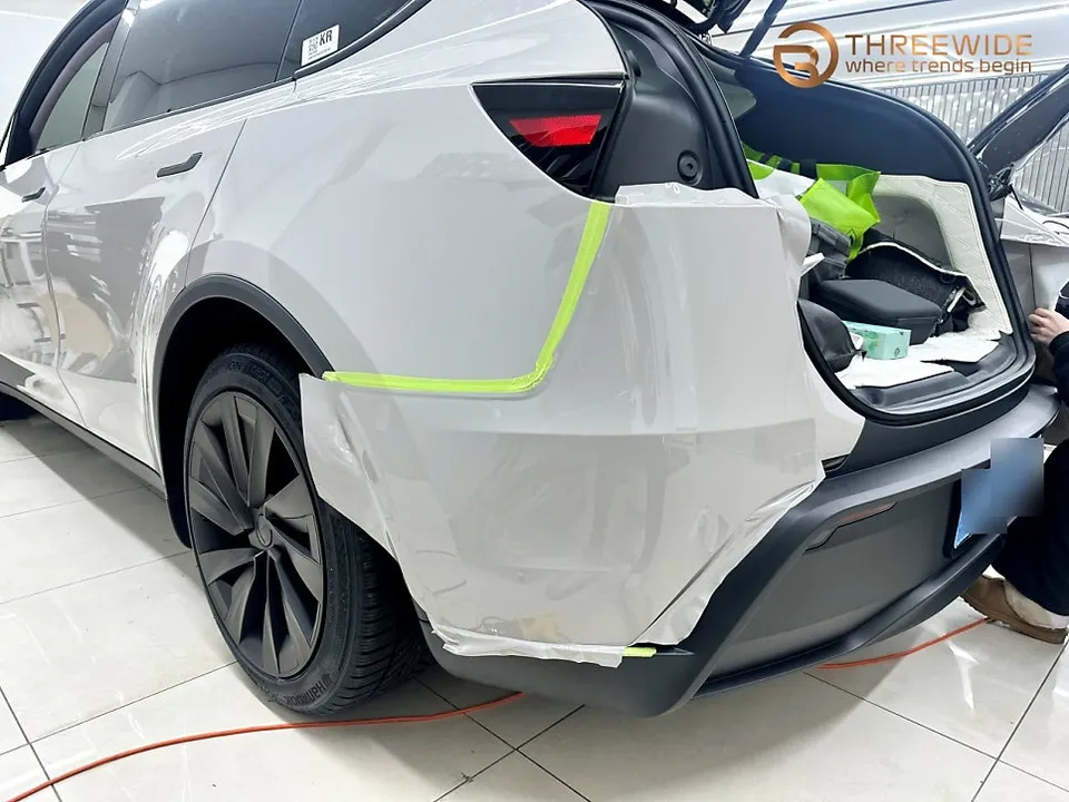 Tesla Model Yのカーラッピング事例|ポルシェ風カラー 施工写真 3-3
