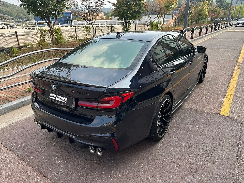 BMW 5 Series G30のカーラッピング事例|費用目安・仕上がり 施工写真 3-1