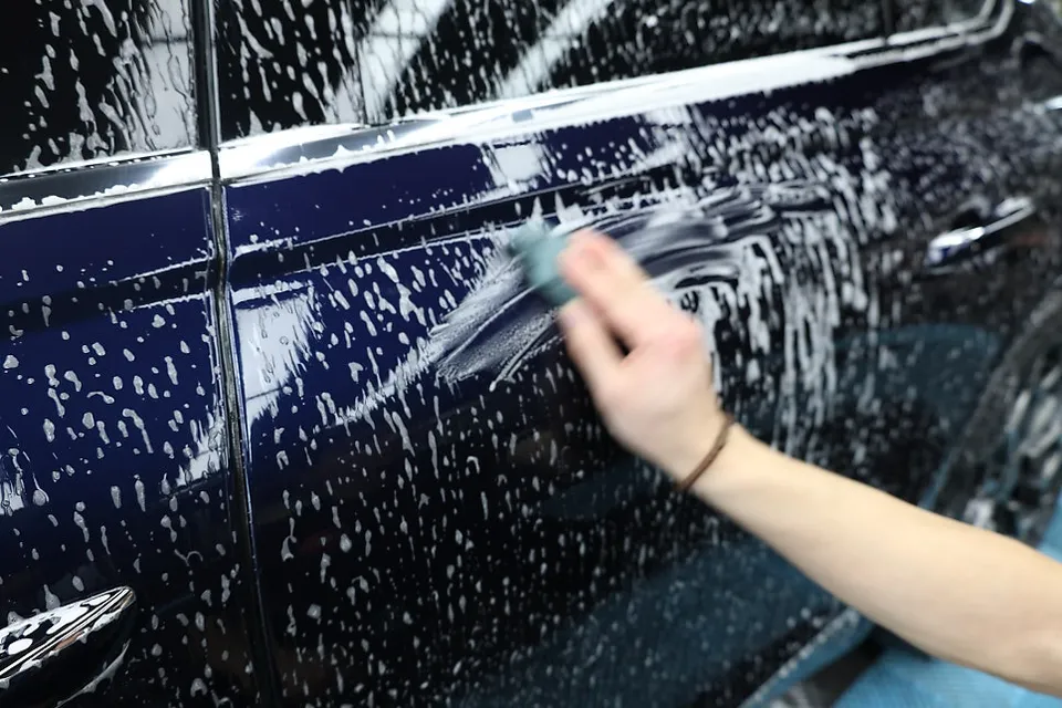 Genesis G80のガラスコーティング事例：スクラッチ復元と新車のような輝き 施工写真 1-3
