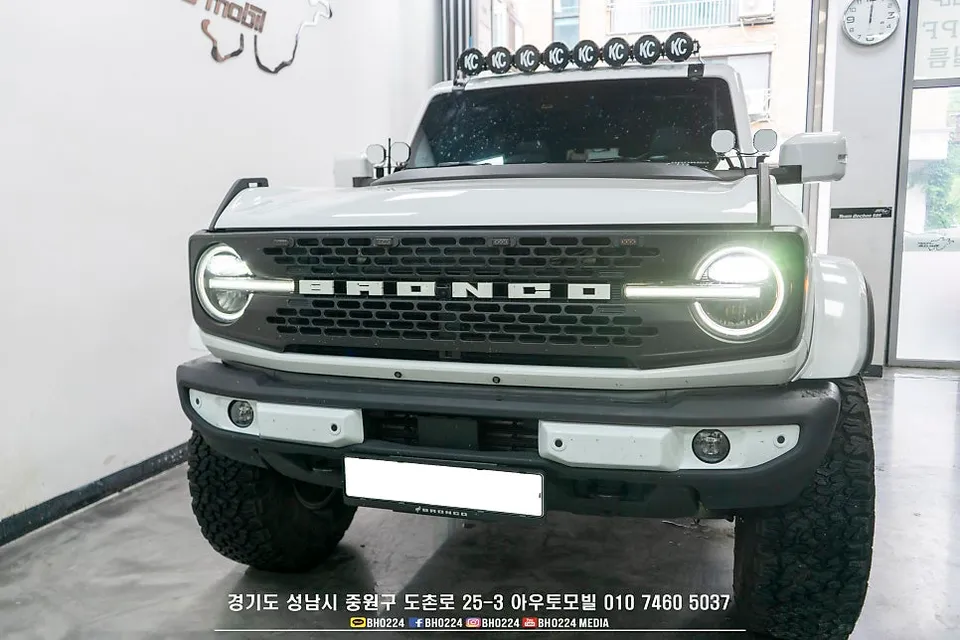 Ford Bronco ambient lighting - Ford Bronco Ambient Lighting Review — Enhanced Interior Mood photo 4