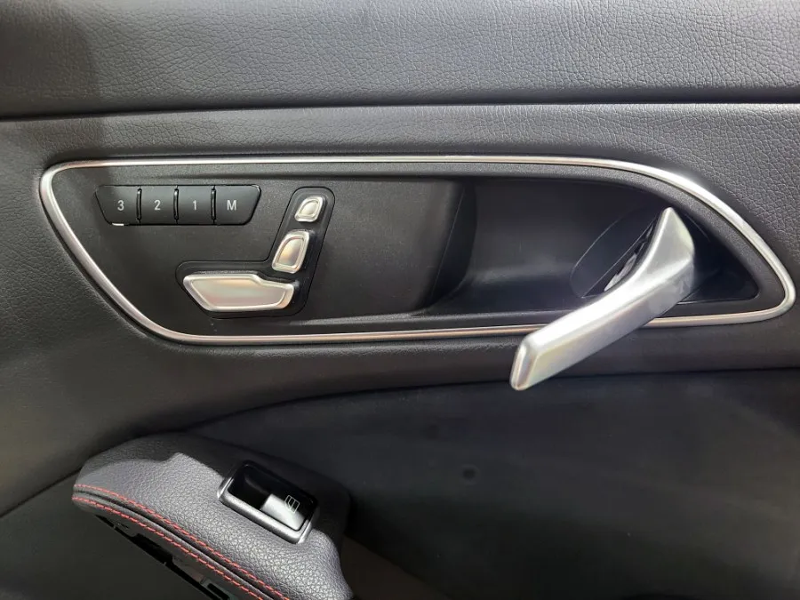 Mercedes-Benz CLA ambient lighting - Mercedes-Benz CLA Ambient Lighting Review: Enhanced Interior photo 5