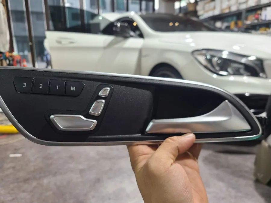 Mercedes-Benz CLA ambient lighting - Mercedes-Benz CLA Ambient Lighting Review: Enhanced Interior photo 6