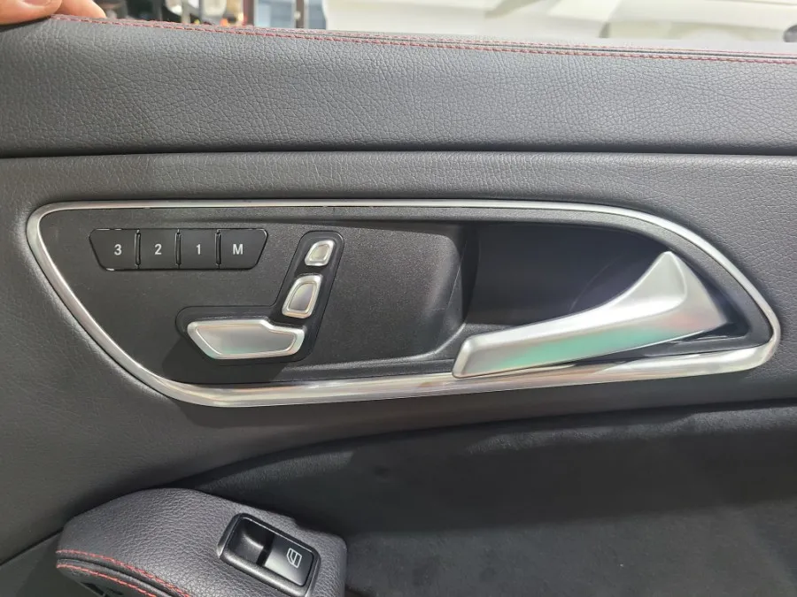 Mercedes-Benz CLA ambient lighting - Mercedes-Benz CLA Ambient Lighting Review: Enhanced Interior photo 7