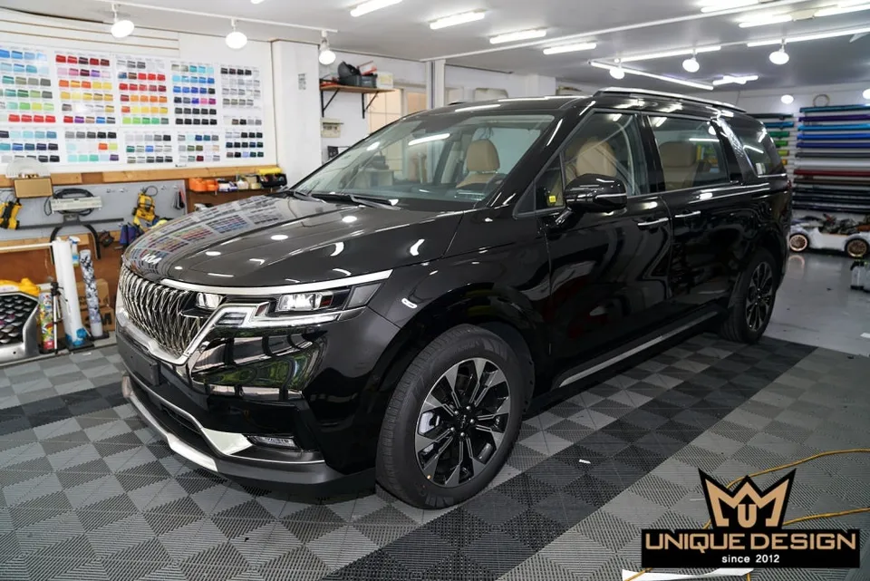Kia Carnivalのカーフィルム施工事例｜断熱・スモークフィルム 施工写真 3-1