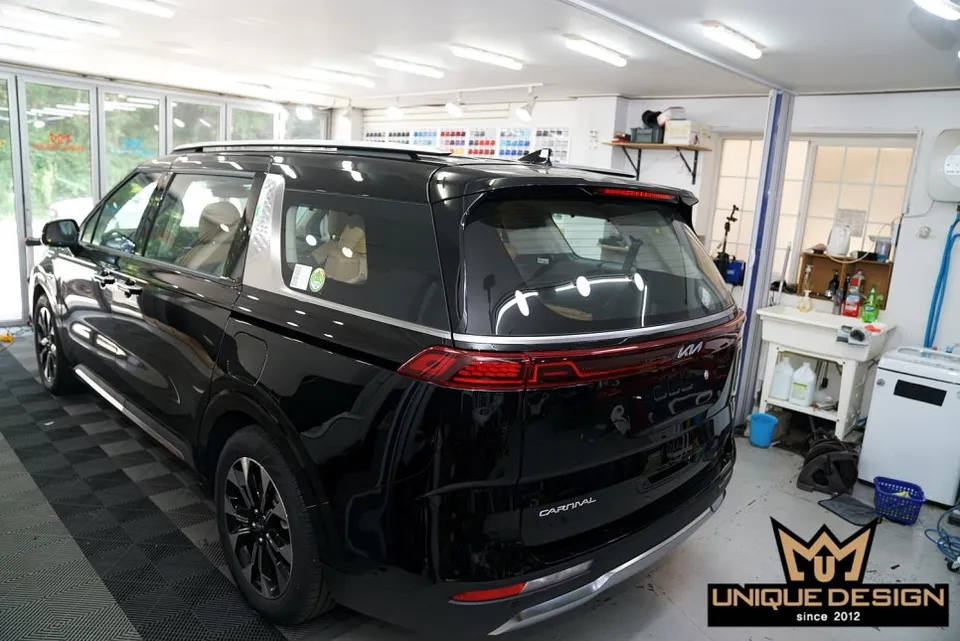 Kia Carnivalのカーフィルム施工事例｜断熱・スモークフィルム 施工写真 1-2