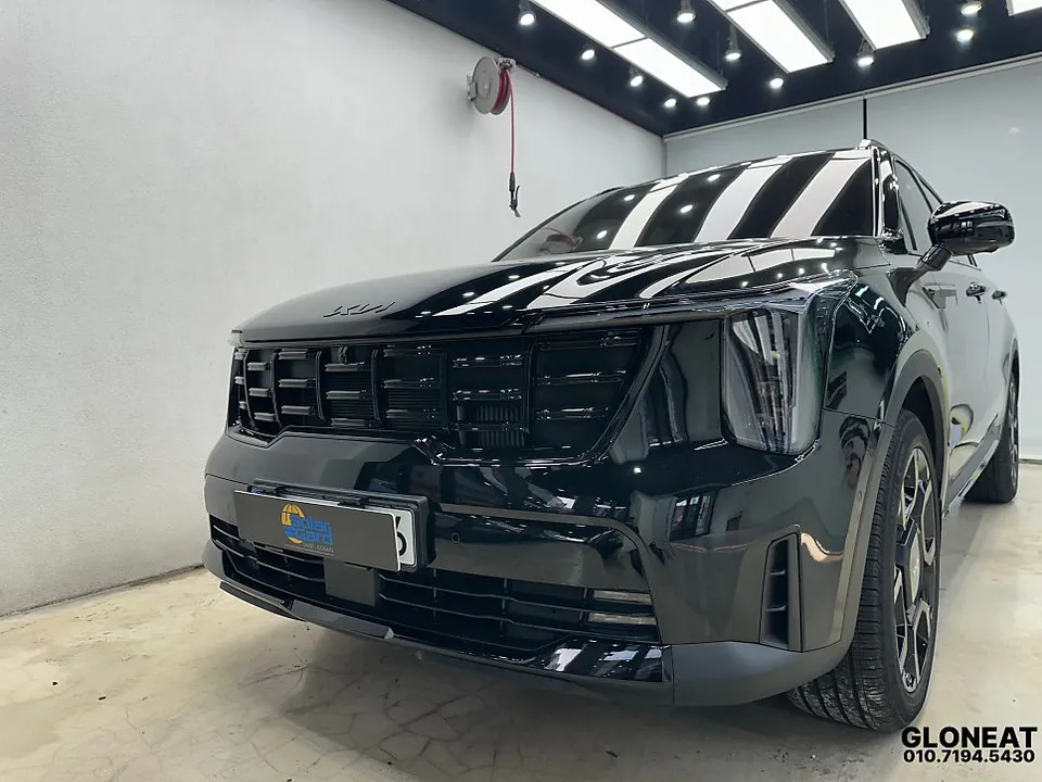 Kia Sorento MQ4のカーラッピング事例|費用目安・仕上がり 施工写真 1-3