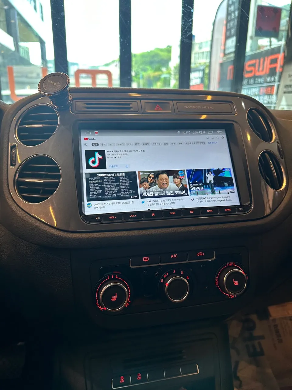 Volkswagen TiguanのAndroid Auto・CarPlay取付事例 施工写真 2-2
