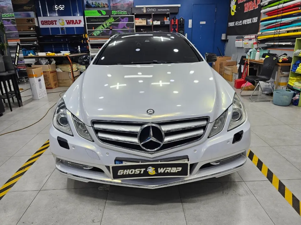 Mercedes-Benz Eクラスクーペのガラスコーティング事例|費用目安・仕上がり 施工写真 1-2