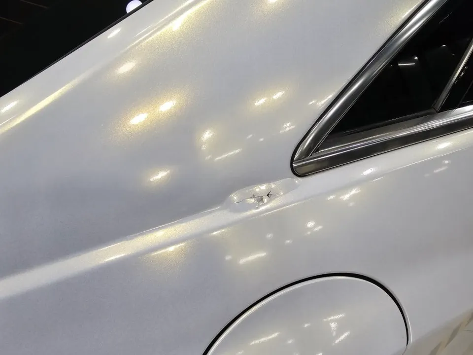 Mercedes-Benz Eクラスクーペのガラスコーティング事例|費用目安・仕上がり 施工写真 2-2
