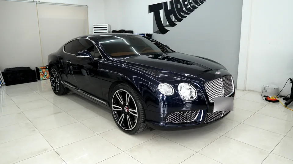 Bentley Continental GTのカーラッピング事例|ホワイトフィルム施工 施工写真 2-1