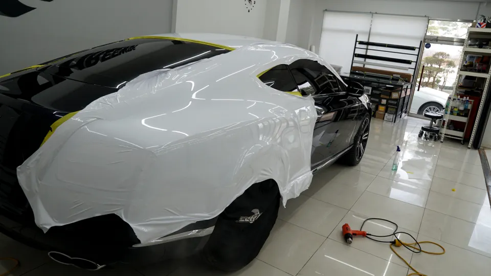 Bentley Continental GTのカーラッピング事例|ホワイトフィルム施工 施工写真 2-3