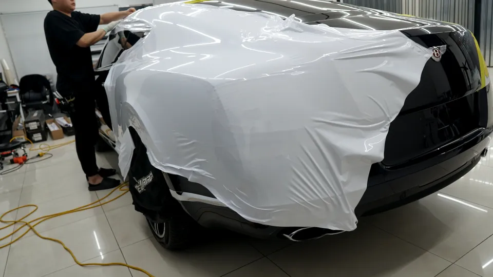 Bentley Continental GTのカーラッピング事例|ホワイトフィルム施工 施工写真 3-3
