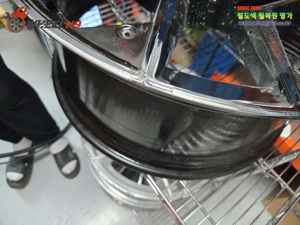 BMW XM wheel repair - BMW XM Wheel Repair & Glossy Black Refinish Review photo 4