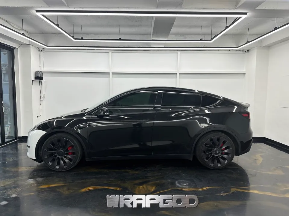 Tesla Model Yのカーラッピング事例|費用目安・仕上がり 施工写真 2-1