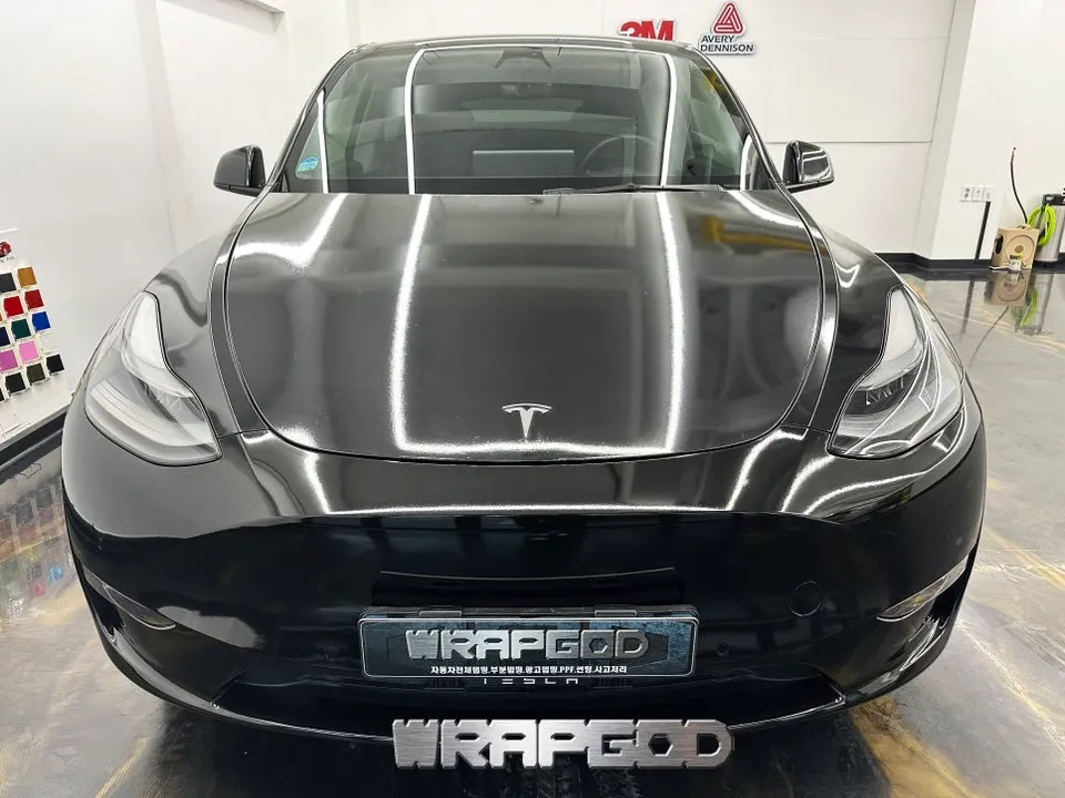 Tesla Model Yのカーラッピング事例|費用目安・仕上がり 施工写真 2-2