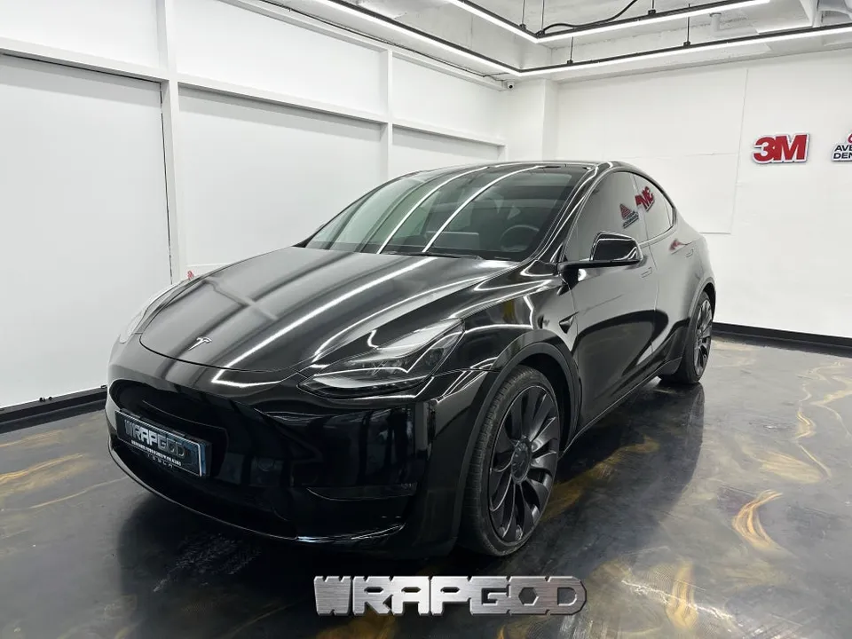 Tesla Model Yのカーラッピング事例|費用目安・仕上がり 施工写真 3-2