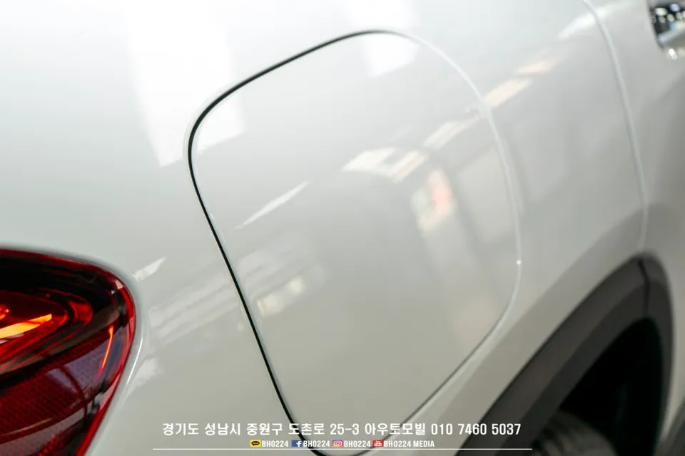 Mercedes-Benz EQAのドライブレコーダー取付事例 施工写真 3-2