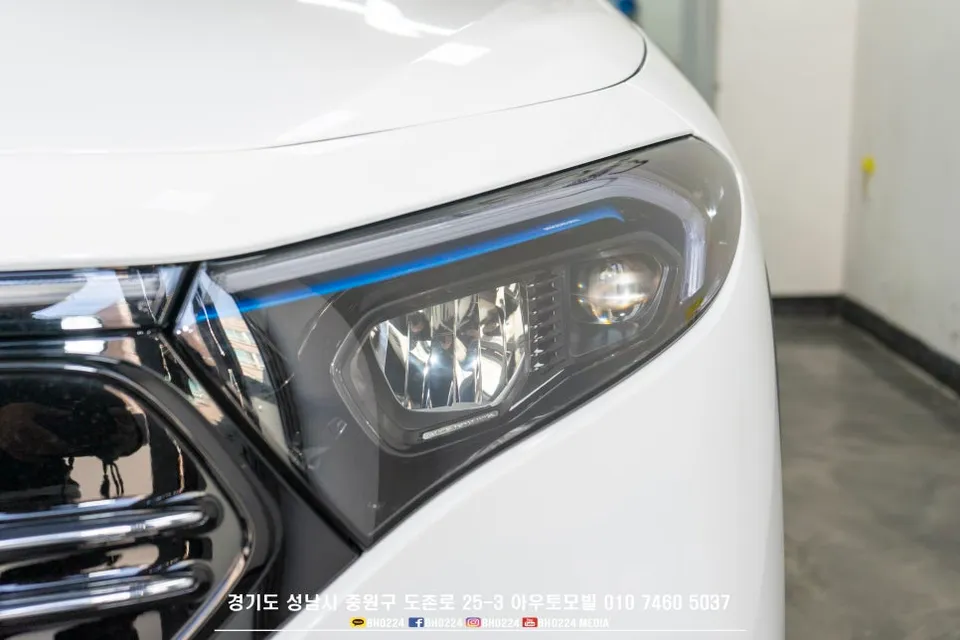 Mercedes-Benz EQAのドライブレコーダー取付事例 施工写真 4-2