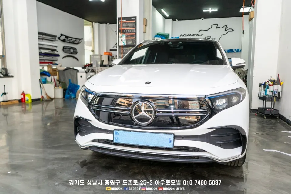 Mercedes-Benz EQAのドライブレコーダー取付事例 施工写真 1-3