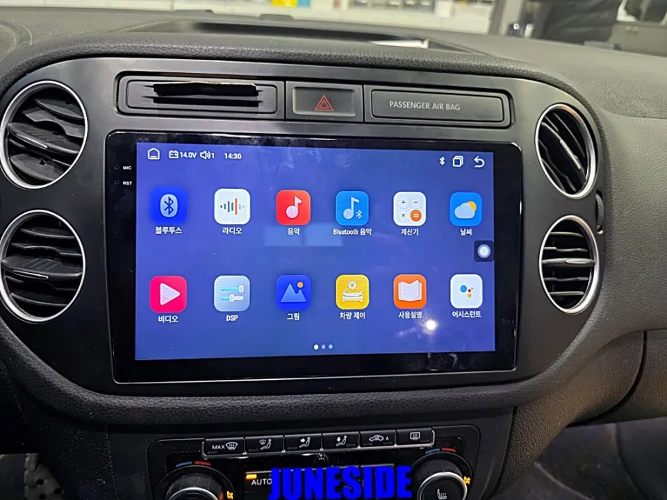 Volkswagen GolfのAndroid Auto・CarPlay取付事例 施工写真 3-2