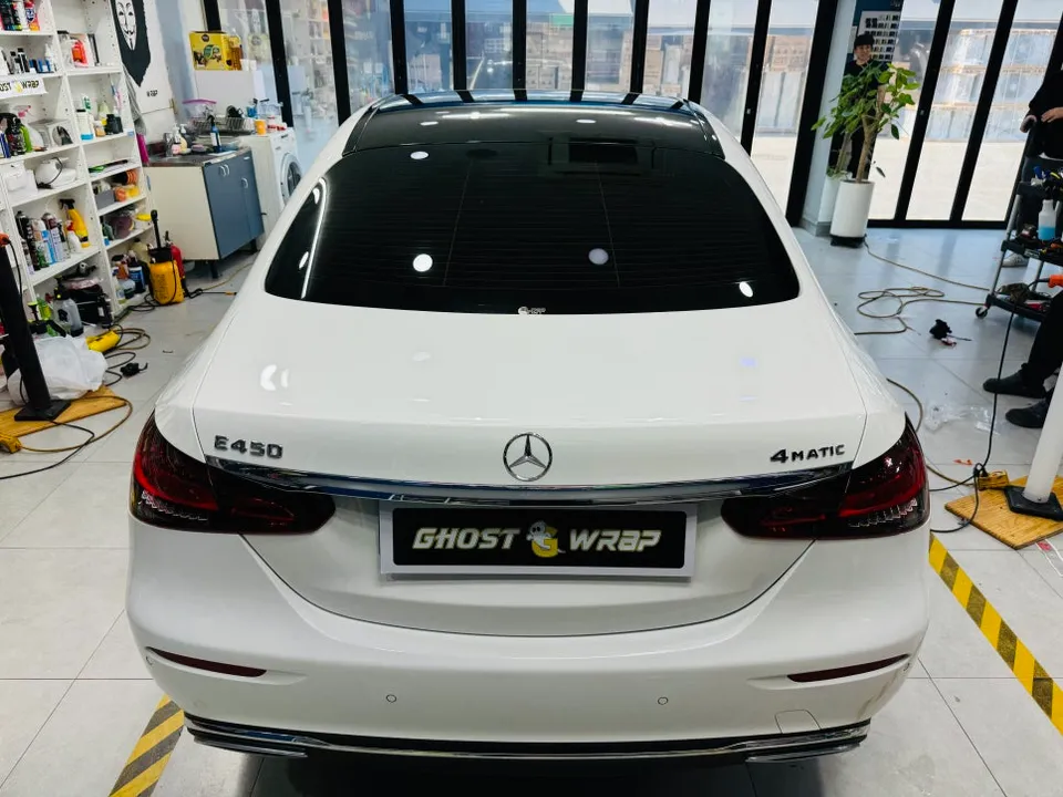 Mercedes-Benz Eクラスのカーラッピング事例｜費用目安・仕上がり 施工写真 1-2