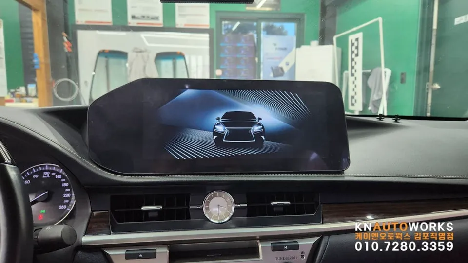 Lexus ES 300hのAndroid Auto・CarPlay取付事例 写真
