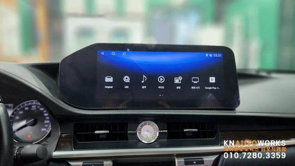Lexus ES 300hのAndroid Auto・CarPlay取付事例 施工写真 3-1