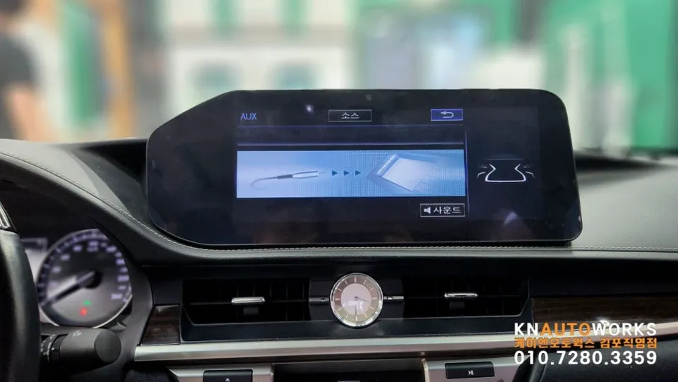 Lexus ES 300hのAndroid Auto・CarPlay取付事例 施工写真 3-2