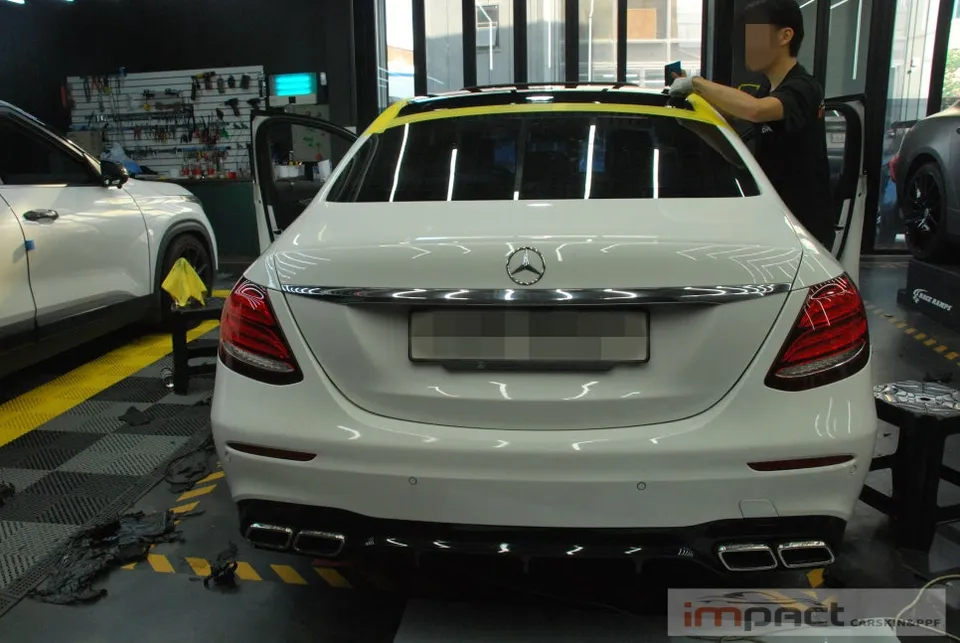 Mercedes-Benz Eクラスのカーラッピング事例|費用目安・仕上がり 施工写真 1-2