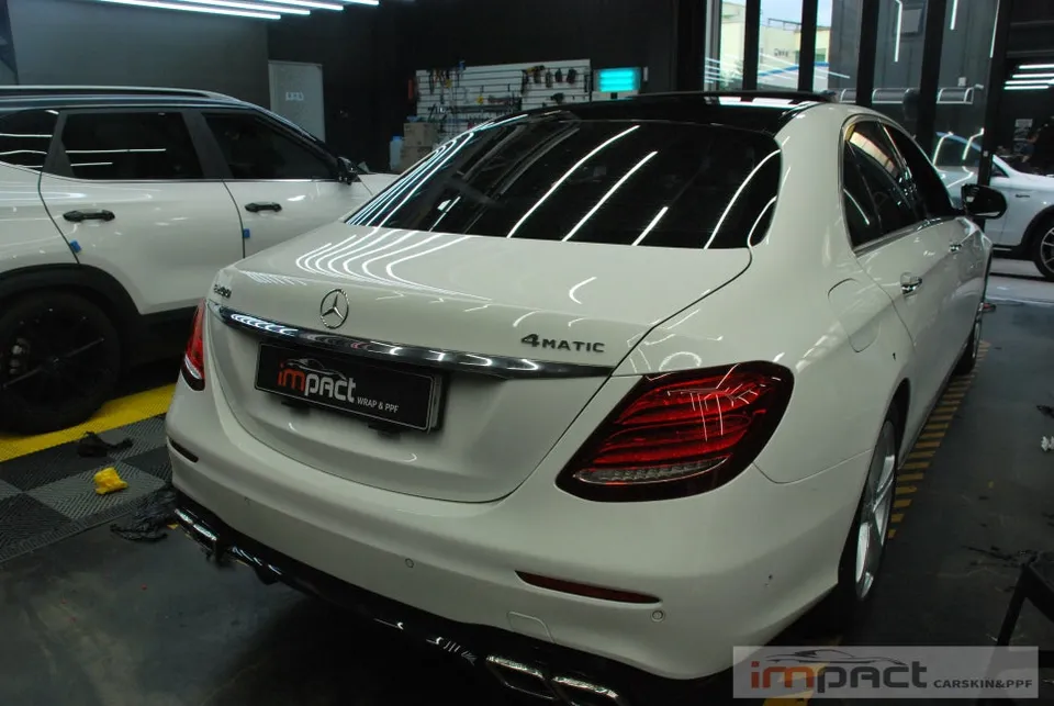 Mercedes-Benz Eクラスのカーラッピング事例|費用目安・仕上がり 施工写真 3-2