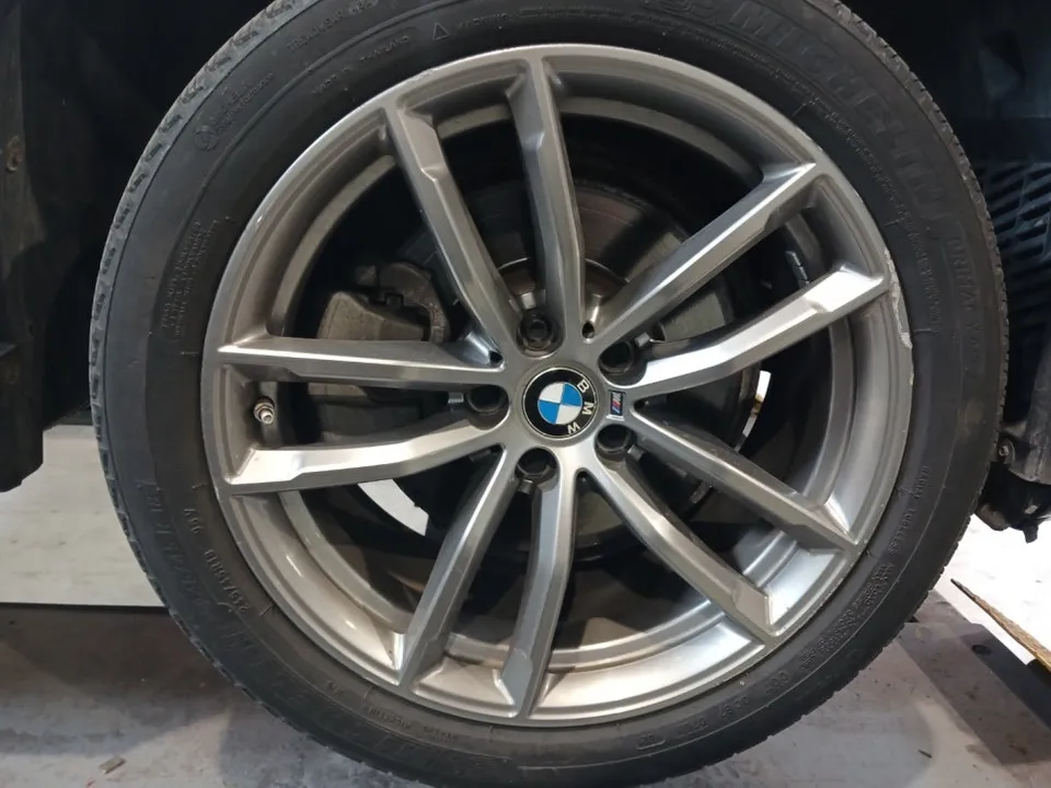 BMW 5 Seriesのホイールリペア・塗装事例 施工写真 3-1