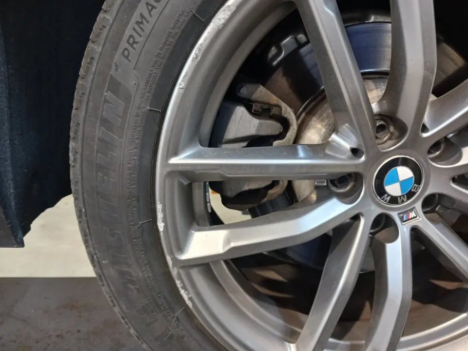 BMW 5 Seriesのホイールリペア・塗装事例 施工写真 4-1