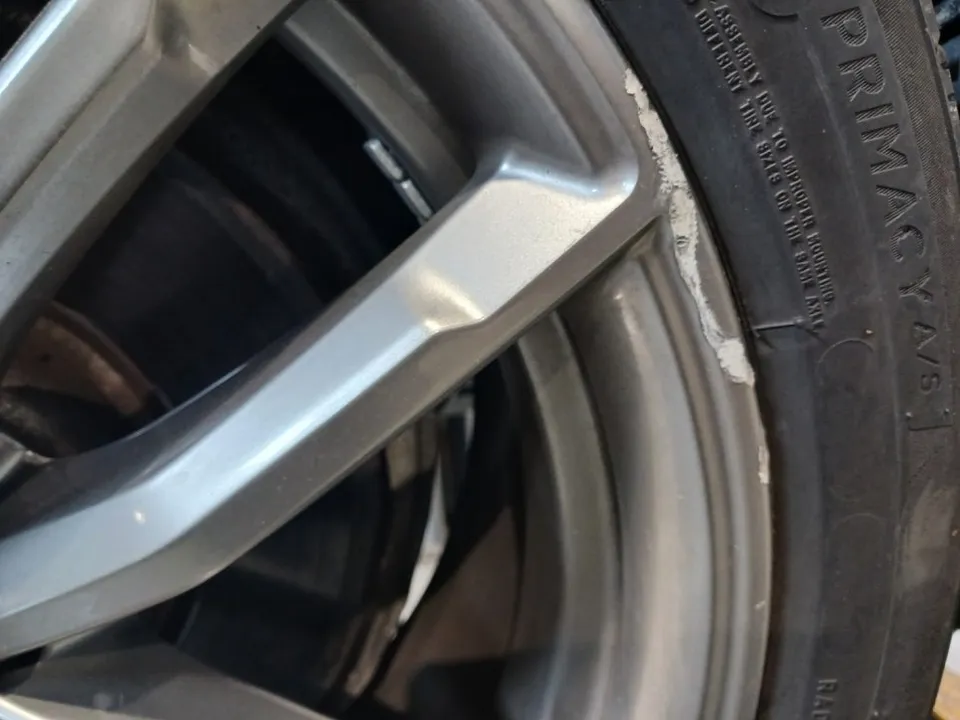 BMW 5 Seriesのホイールリペア・塗装事例 施工写真 1-2